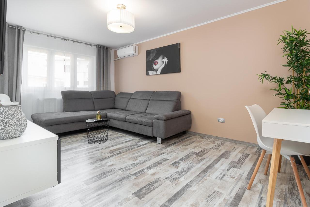Decebal Flat Apartment ออราแด ภายนอก รูปภาพ